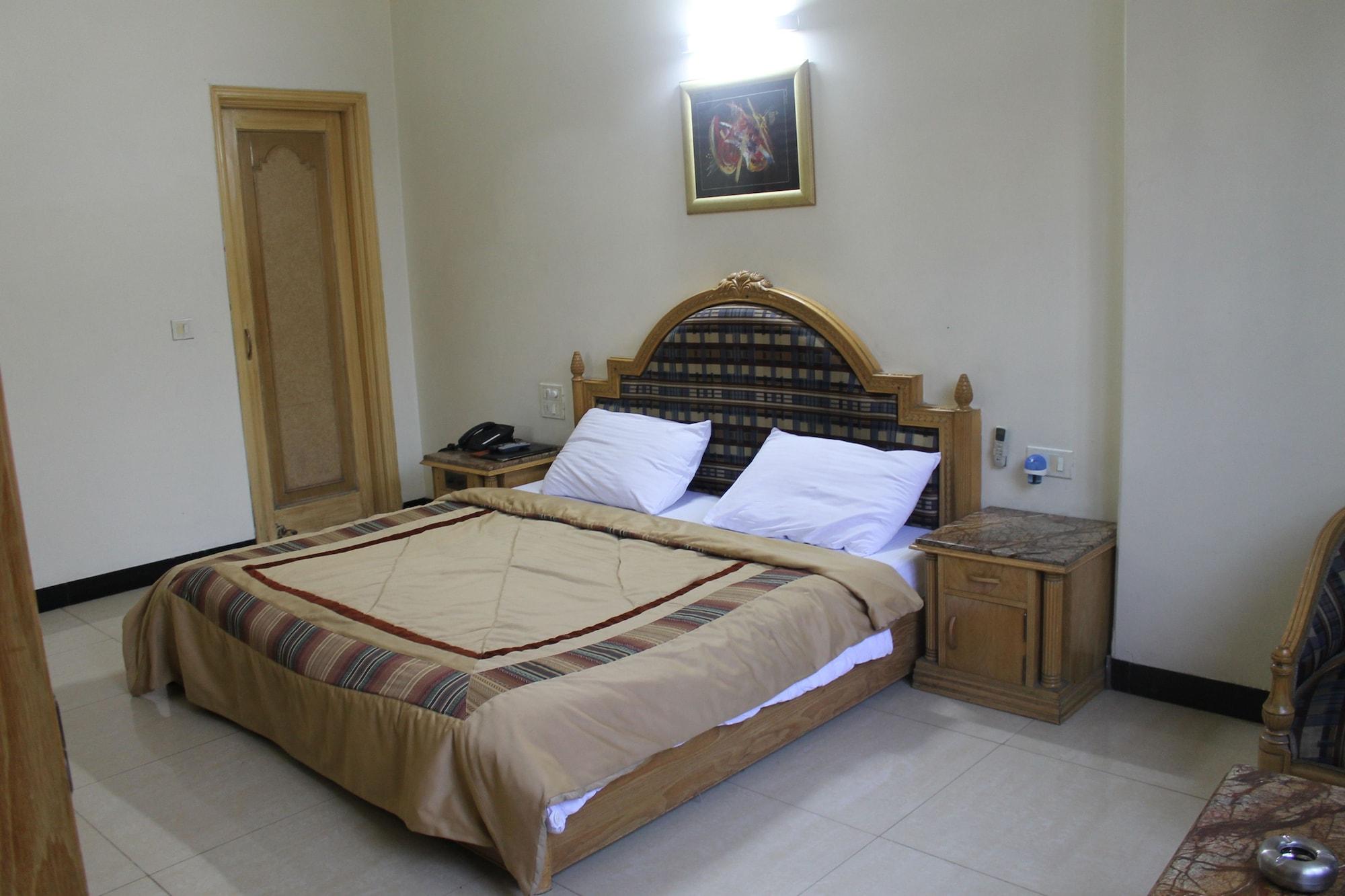 Hotel Sunstar Residency Delhi  Buitenkant foto