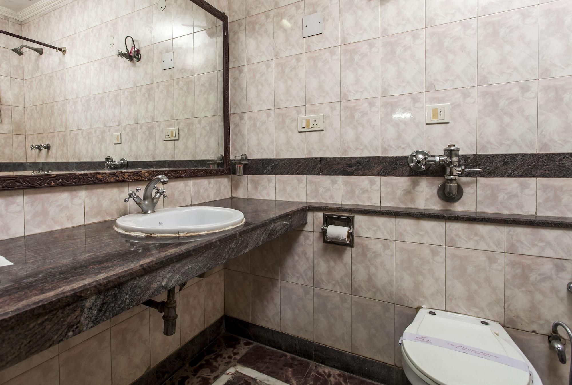 Hotel Sunstar Residency Delhi  Buitenkant foto