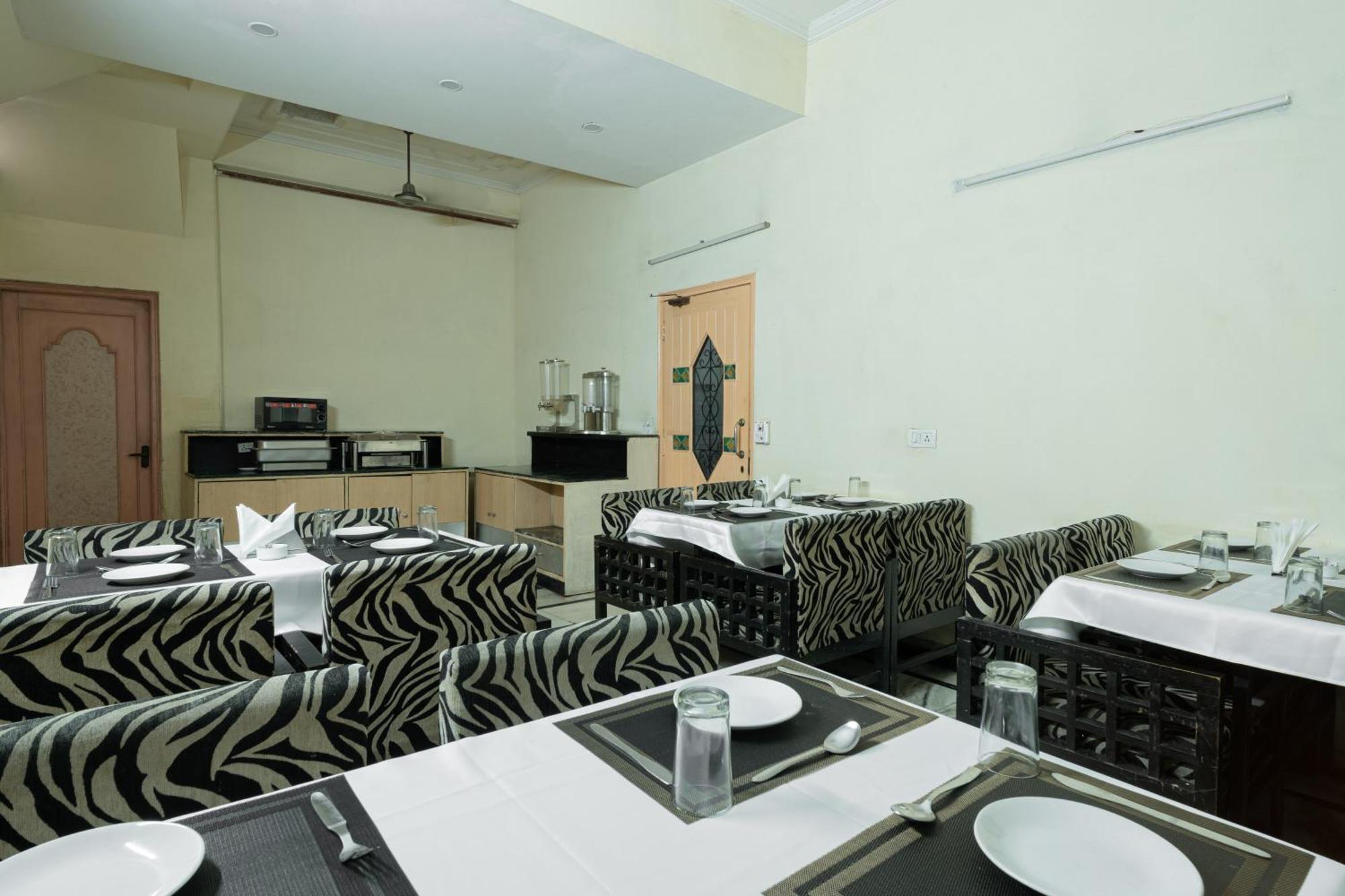 Hotel Sunstar Residency Delhi  Buitenkant foto
