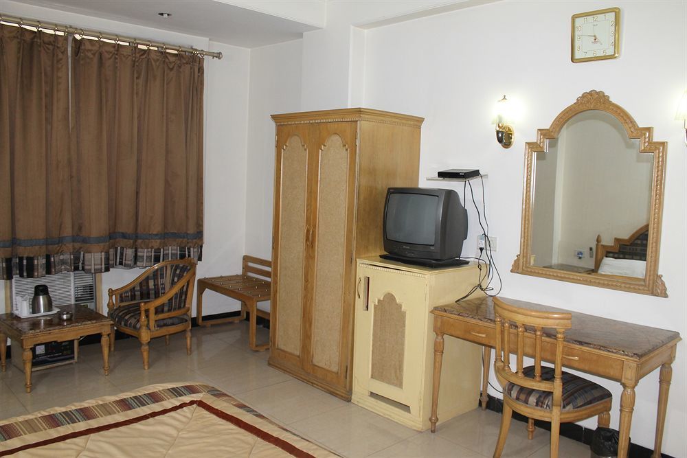 Hotel Sunstar Residency Delhi  Buitenkant foto