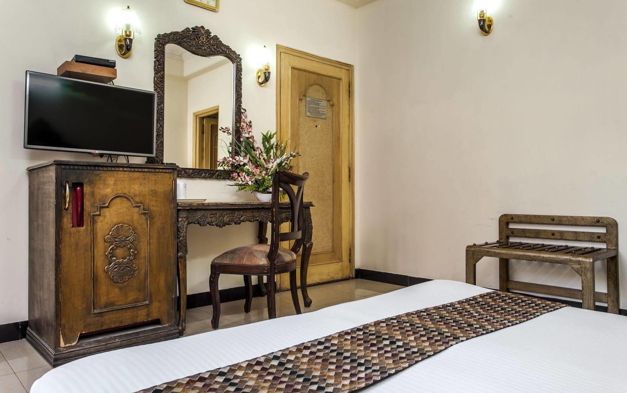 Hotel Sunstar Residency Delhi  Buitenkant foto