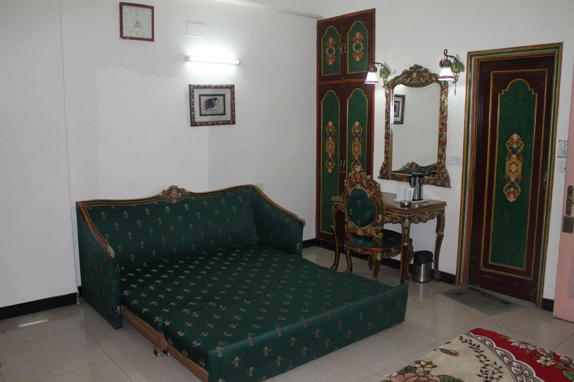 Hotel Sunstar Residency Delhi  Buitenkant foto