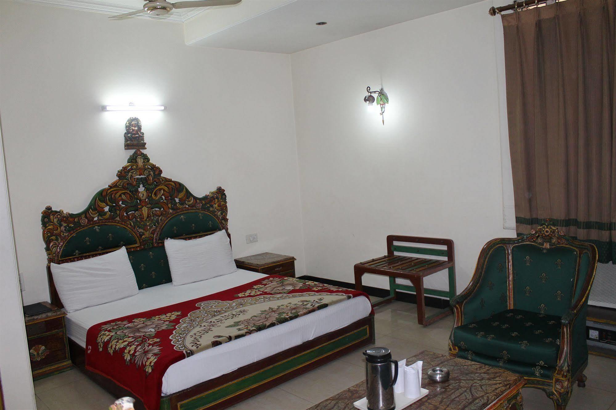 Hotel Sunstar Residency Delhi  Buitenkant foto