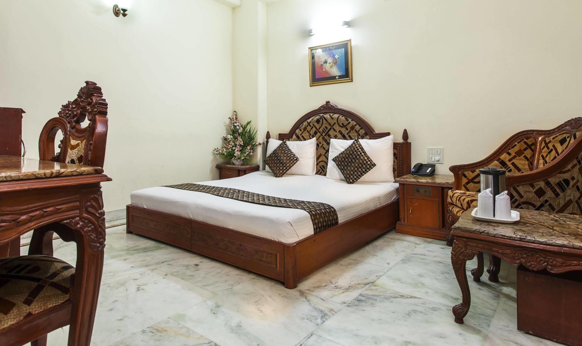 Hotel Sunstar Residency Delhi  Buitenkant foto